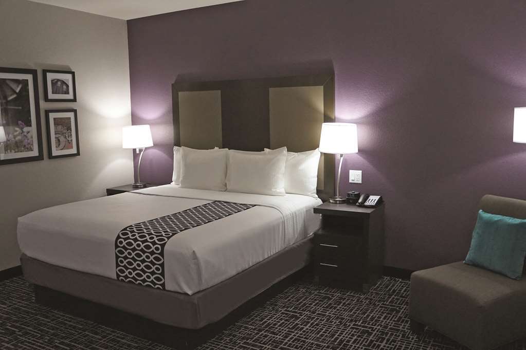 La Quinta By Wyndham Dallas Plano - Колонията Стая снимка